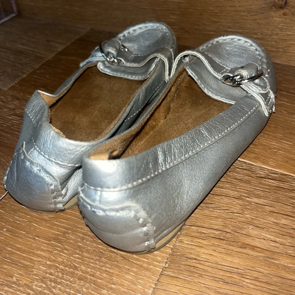 GAP Kids Silver Loafers buckle 1 girls